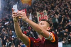 Ini Alasan Totti Selfie Usai Cetak Gol
