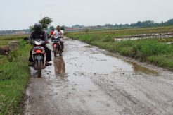 Jalan Rusak Ganggu Aktivitas Warga Kendal