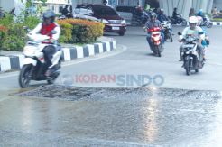 Pipa Bawah Flyover Bocor...
