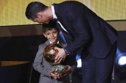 Diam-Diam Anak Ronaldo Fans Messi