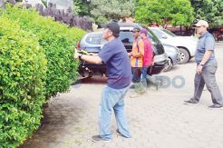 Deru Turun Tangan Tata...
