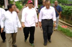 Marwan Jafar Blusukan dengan Pakaian Sporty