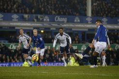 Mirallas Gagal Penalti, Everton Cuma Dapat Satu Poin