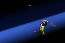 Ke Babak Ketiga, Federer Hampir Terpeleset