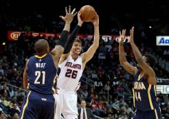 Dunk Korver Rajut 14 Kemenangan Hawks