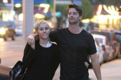 Miley Cyrus Tak Bisa...