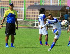 Atep Janjikan Gelar Tambahan untuk Persib