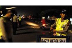 Hindari Razia Polisi Sejumlah Pengendara Motor Terjatuh