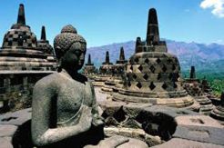 Lima Candi Megah di...