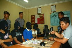 Kepala Dukuh dan Warganya Ditangkap Polisi karena Berjudi