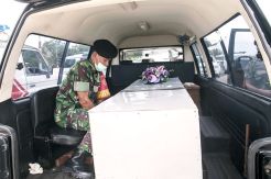 Jenazah Joe Jeng Fei Diberangkatkan ke RS Bhayangkara Makassar