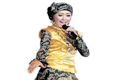 Bangga Kenakan Busana...