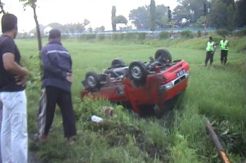 Jalan Licin, Mobil Pikap Terbalik
