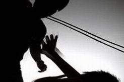 Mabuk, Randu Pukul Ricky hingga Berlumuran Darah