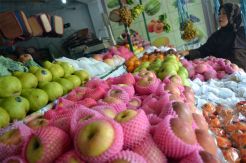 Pedagang Buah Kena Getah Apel Impor Berbakteri