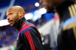 Henry Menangis Saat Tinggalkan Arsenal
