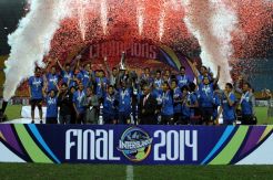 Kandaskan Persib di Final IIC, Arema Tuntaskan Dendam