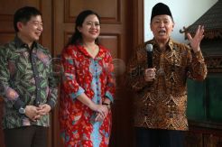 Jawaban Puan Soal Foto Keakrabannya dengan Elite KMP