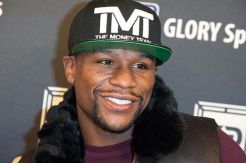 Arum Sebut Mayweather Jr Sengaja Hindari Pacquiao