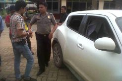 Kaca Nissan Juke Dipecah, Gaji Karyawan Rp600 Juta Raib