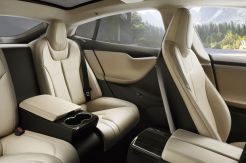 Tesla Lakukan Perubahan Interior di Baris Kedua