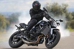 Yamaha MT-07 Sabet Desain Terbaik 2015