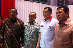 Didampingi Setya, Ical Ucapkan Selamat ke Perindo