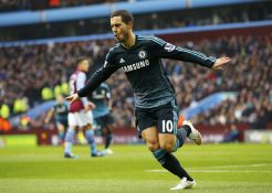 Hazard Bungkam Pendukung Villa Park di Babak Pertama