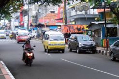 Angkot Berlakukan Tarif...