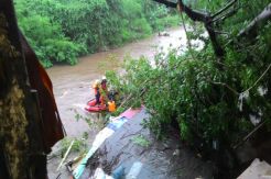 Penghuni Rumah Ambruk di Kali Ciliwung Akan Direlokasi ke Rusun
