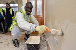Bek Liverpool Banting Stir Jadi Tukang Cat