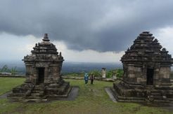 Rayakan Valentine Sambil Nikmati Pemandangan di Puncak Candi Ijo