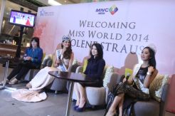 Rolene Strauss Meriahkan Final Miss Indonesia 2015