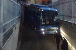 Bus Chelsea Terjebak Saat Parkir di Markas PSG