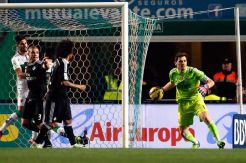 Cetak Laga Ke-500, Casillas...