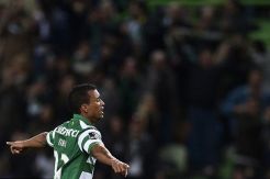 Cetak Gol 27 Meter, Luis Nani Menitikkan Air Mata