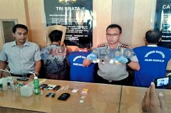Pasutri Kompak Edarkan...