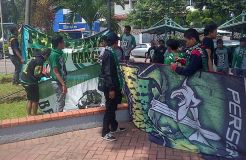 Tolak Verifikasi BOPI, Bonek Geruduk Kantor Kemenpora