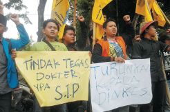 PMII Desak Kadinkes...