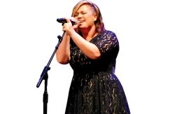 Kelly Clarkson Masih...