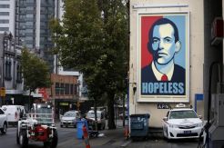 Abbott Dikritik Lewat...