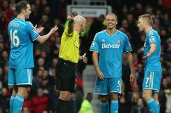 Gus Poyet Pertanyakan Kartu Merah Wes Brown