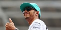 Ngejomblo, Lewis Hamilton Banting Stir jadi Penyanyi