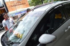 Kaca Mobil Dipecah,...