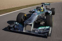 Mercedes Tuding Ferrari dan Red Bull Colong Start