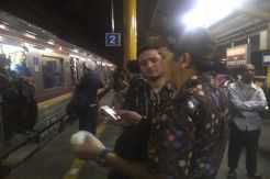 Gangguan Sinyal, Ribuan Penumpang Commuterline Marah