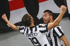 Juve Andalkan Formasi Tiga Penyerang Lawan La Viola