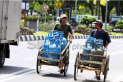 Masyarakat Khawatir Banyak Pelaku Usaha Gulung Tikar