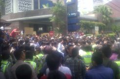 Jelang Eksekusi, Pelayanan Kantor XL Yogya Libur