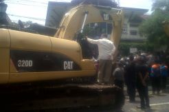 Eksekusi Kantor XL Yogya, Alat Berat Disiapkan